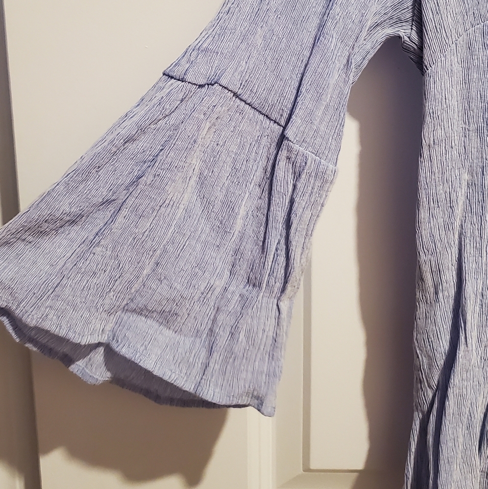 Button back crinkle blouse - Picture 2 of 5